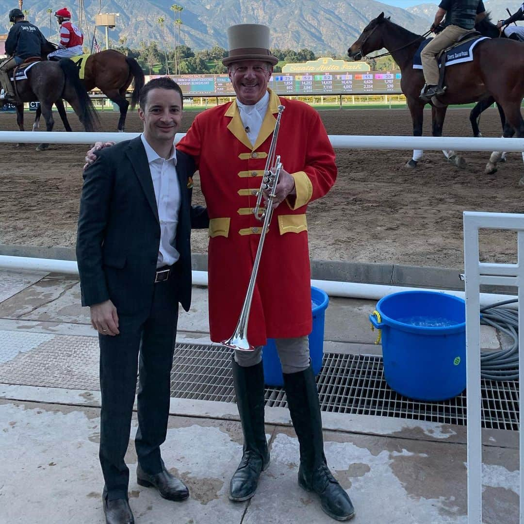 クリストフ・ルメールさんのインスタグラム写真 - (クリストフ・ルメールInstagram)「With legendary trompeter Jay Cohen at Santa Anita park ! #horceracing #santaanitapark#jaycohen」1月2日 10時56分 - christophelemaire_officiel