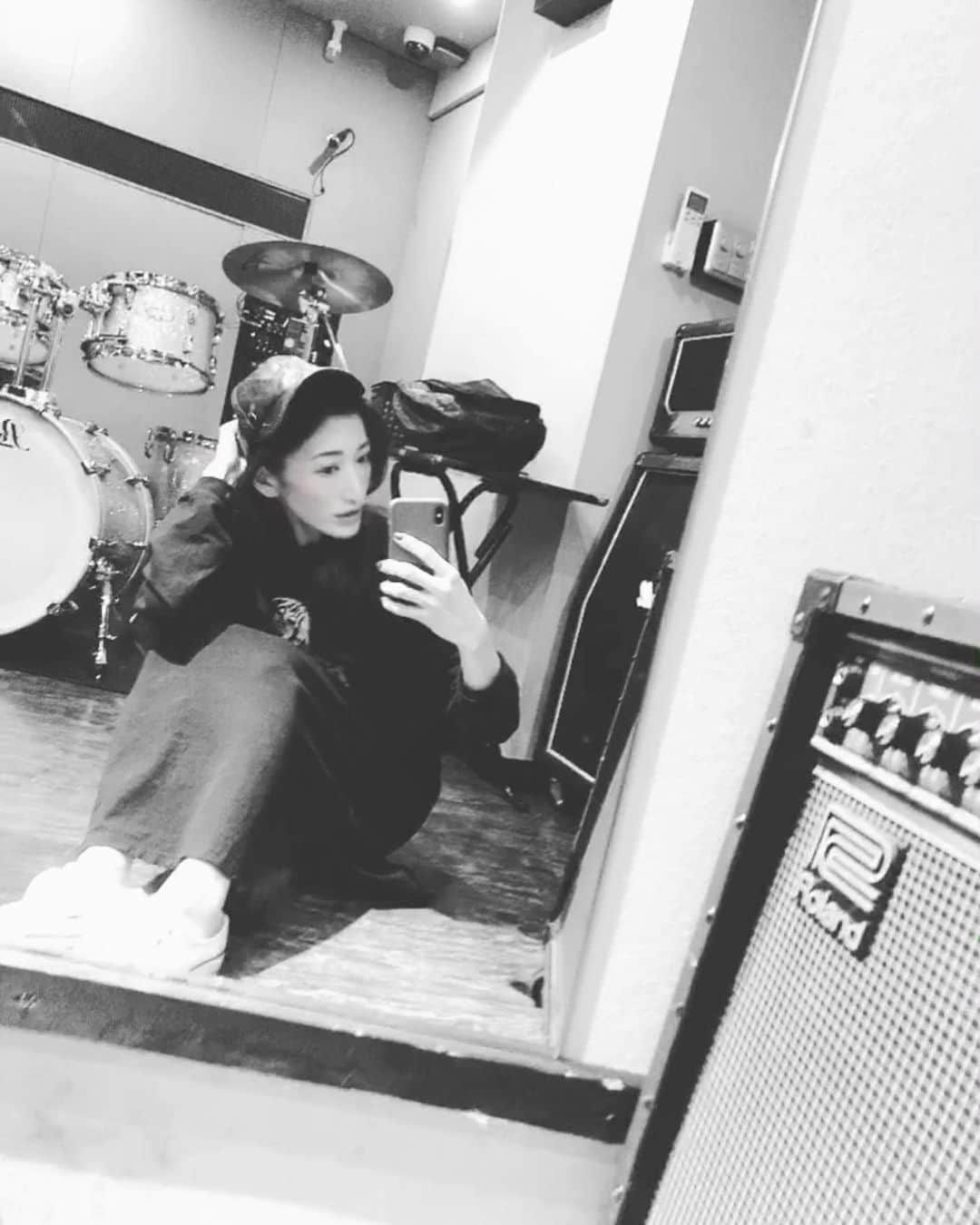 ELISAのインスタグラム：「歌わないと落ち着かない  我想唱首歌😲〜♫」