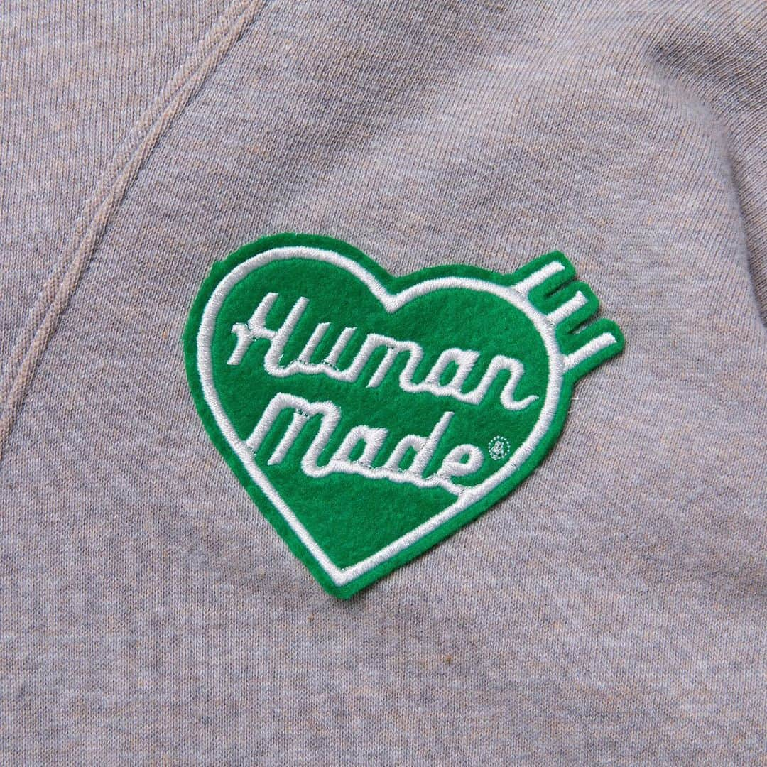 HUMAN MADEさんのインスタグラム写真 - (HUMAN MADEInstagram)「"P/O ZIP HOODIE" now available in store and online. www.humanmade.jp﻿ ﻿ プルオーバー仕様のハーフジップスウェットフーディです。開閉するとセーラーカラーになるジッパー付きのフードやセパレート変形ポケットが特徴です。﻿ Pull-over half zip hooded sweatshirt. Hood can be opened into collar. ﻿ ﻿ 2020年1月1日（水）より、2020春夏SEASON19のデリバリーがスタートしました。﻿ HUMAN MADE® SS20 first delivery now online and in store. www.humanmade.jp international shipping available.」1月2日 11時11分 - humanmade