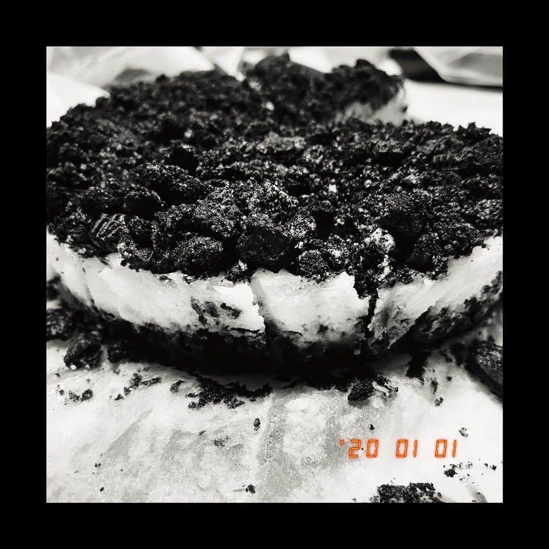 太田夢莉さんのインスタグラム写真 - (太田夢莉Instagram)「唯一作れるお菓子 🤔🤔 料理は楽しく思えるのですが、お菓子作りは難しい 🤔🤔 #delishkitchen  #oreocheesecake」1月2日 11時07分 - yustagram12