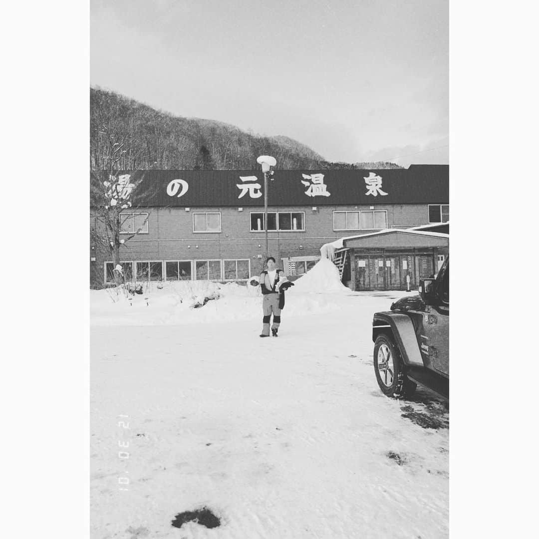 のインスタグラム：「Ski Onsen Eat Ski Sleep. Again and again. #skilife」