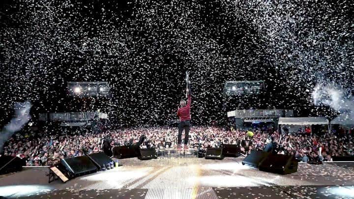 キース・アーバンのインスタグラム：「Happy New Year! 🎉 2020 is going to be fun! #NashvilleNYE」