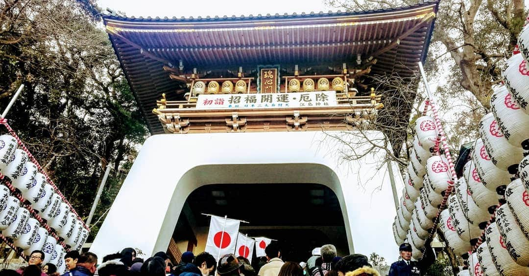 REIKAさんのインスタグラム写真 - (REIKAInstagram)「. 初詣は江ノ島神社へ⛩️🇯🇵 そのままイルミネーション〜湘南の宝石〜見てきたよ✨✨✨✨ 富士山もとても綺麗で感動🗻✨ . ヨットハーバーも綺麗になって嬉しい⛵ 東京オリンピック2020、セーリングは昔の東京オリンピックと同じ江ノ島で開催されます✨ オリンピック強化指定選手引退して長年経ちますが未だにセーリングの仲間達とたまに会えるのも嬉しいし、同期が今も選手として頑張ってる姿に刺激を受けます✨ オリンピック楽しみ❤ 皆頑張ってね💪 . . #江ノ島 #enoshima #初詣 #湘南 #イルミネーション #illumination #湘南の宝石 #オリンピック #東京オリンピック #tokyoolympics #セーリング #sailing #ヨットハーバー #yacht #yachthabor」1月2日 11時44分 - reika_japan