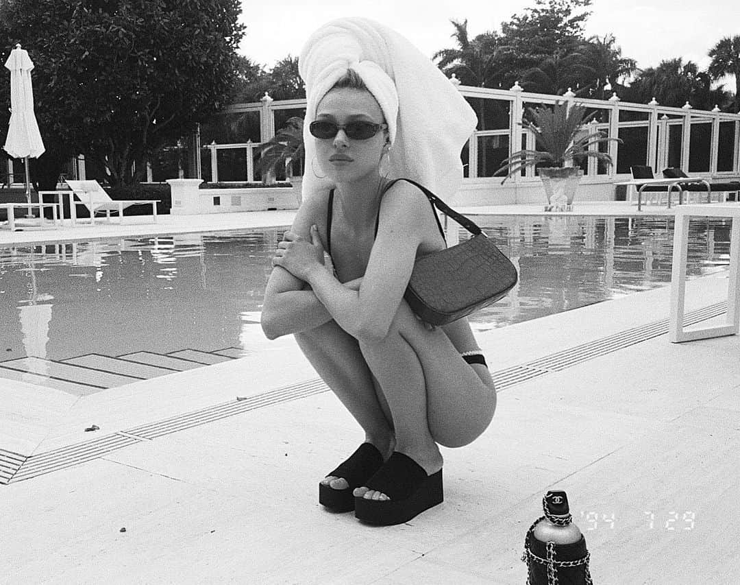 ニコラ・ペルツのインスタグラム：「🦋」