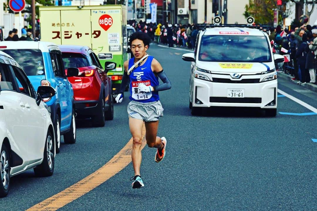 東海大学（公式）さんのインスタグラム写真 - (東海大学（公式）Instagram)「【箱根駅伝4区】 名取選手トップと1分58秒差の4位で襷リレー🎽🏃‍♂️ 初めての箱根駅伝お疲れ様でした✨ 西田選手頑張ってください💪 #東海大学#箱根駅伝#名取燎太#Gotokai」1月2日 12時13分 - tokai_univ_