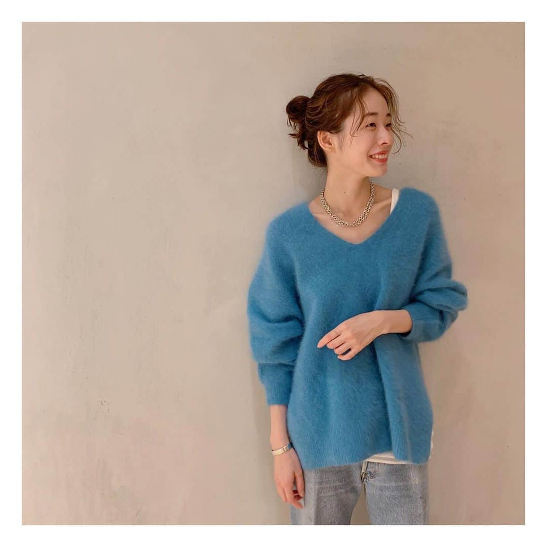 のインスタグラム：「〝WINTER SALE〟 ・Fur Vスリットプルオーバー﻿ ¥23,000+tax(10%OFF)﻿ col:ブルー/イエロー/ライトグレー/グレー﻿ size:free﻿ ﻿ #Plage #プラージュ﻿ #baycrews #fashion ﻿ #coordinate」