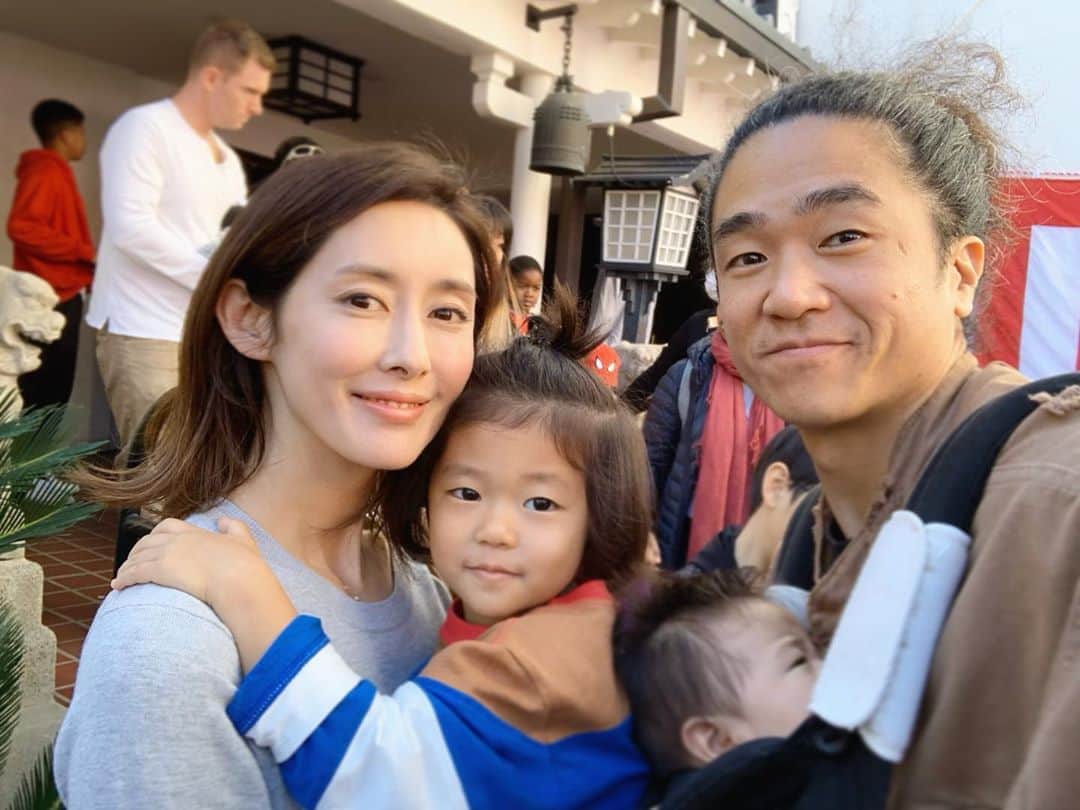 高木りなのインスタグラム：「Happy 2020 everyone!! みなさん、明けましておめでとうございます。2020年始まりましたね！みなさんにとっても素敵な一年になりますように❤️今年も家族共々宜しくお願いします✨ 새해 복 많이 받으세요. 모두에게 좋은일만 가득하길~🙏🏻✨ #happynewyear #2020」