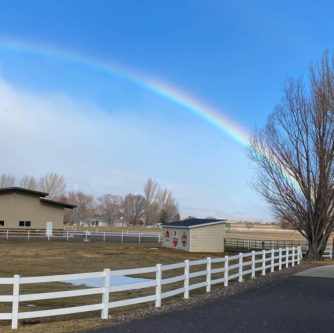 ストーン・コールド・スティーブ・オースチンのインスタグラム：「Killer rainbow this morning in Nevada. 2020」