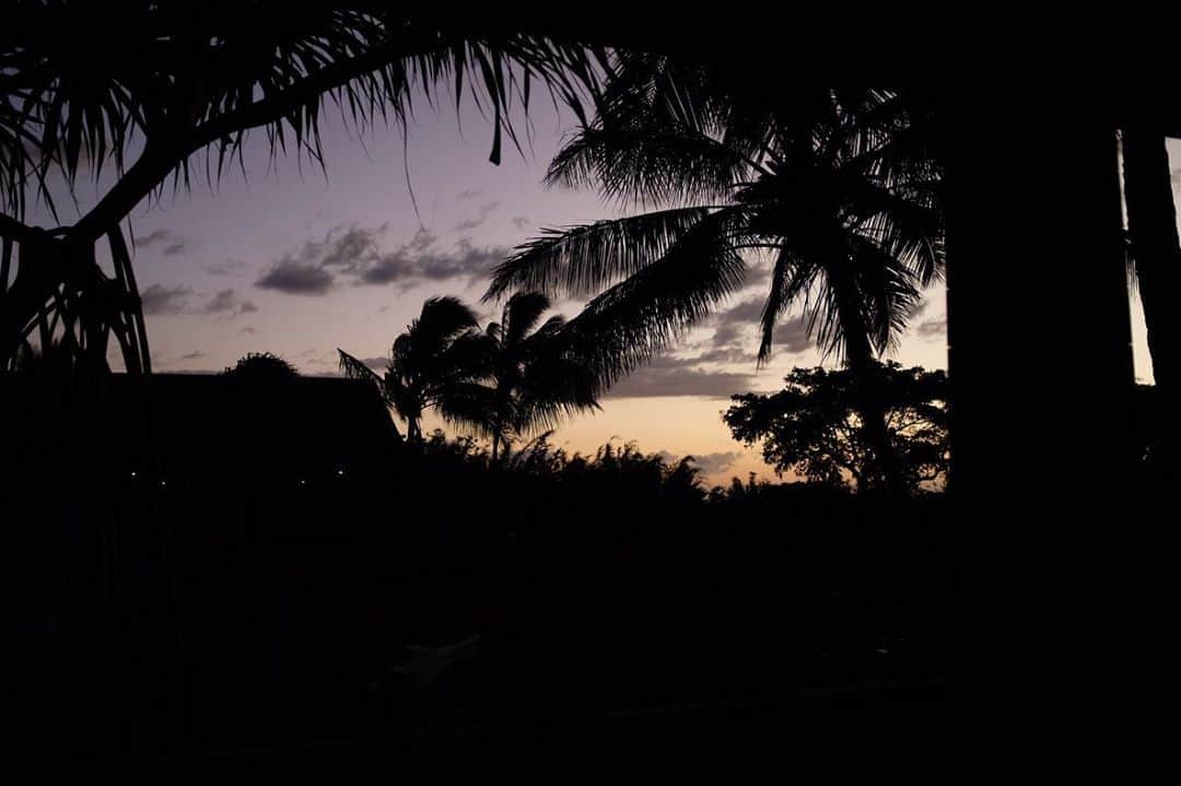 リチャード・ハーモンのインスタグラム：「Thank you to @lumeriamaui for our fantastic stay with you last week. Put all of us into such a wonderful mindset coming into the new year. And to @thewoodencratemaui for the delicious food every day.」