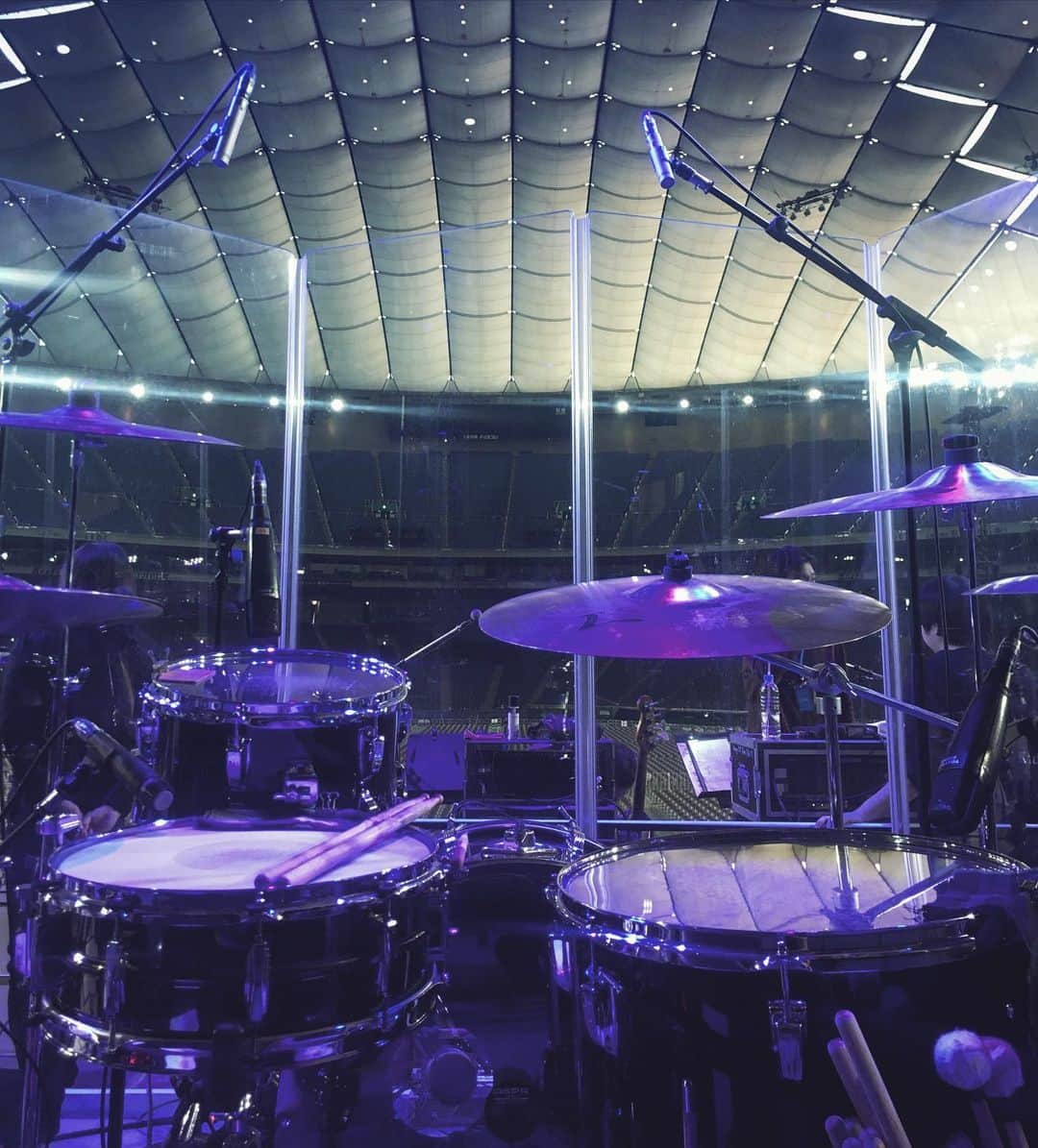 岡本啓佑さんのインスタグラム写真 - (岡本啓佑Instagram)「KinKi Kidsの東京ドーム、京セラドーム公演、ドラム演奏しました。おふたりの後姿、泣けた。 #KinKiKids」1月2日 13時01分 - okamoto_keisuke