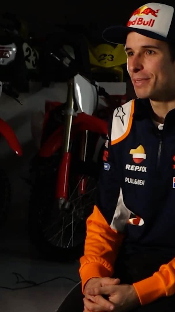 レプソル・ホンダのインスタグラム：「Donning the orange, navy and white of the Repsol Honda Team for the first time, @alexmarquez73 outlines his ambitions for the year and what it feels like to step inside the garage of MotoGP’s most iconic team.」