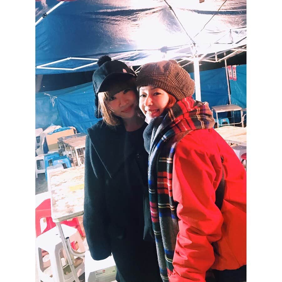 のインスタグラム：「ここ数年ずっとお正月は大好きなカエラちゃん(＆ファミリー)と会っている🙊❤️ 甘酒🍶呑んだり、おでん🍢食べたり･･･わいわい楽しい2020年の始まり！ 今年も笑顔いっぱい！健康元気に過ごせますように☺️✨」