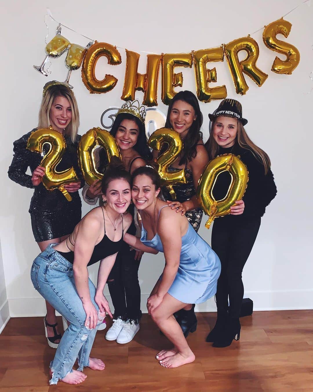 カイラ・ロスのインスタグラム：「what the balloons say🥂🥳 #happynewyear」