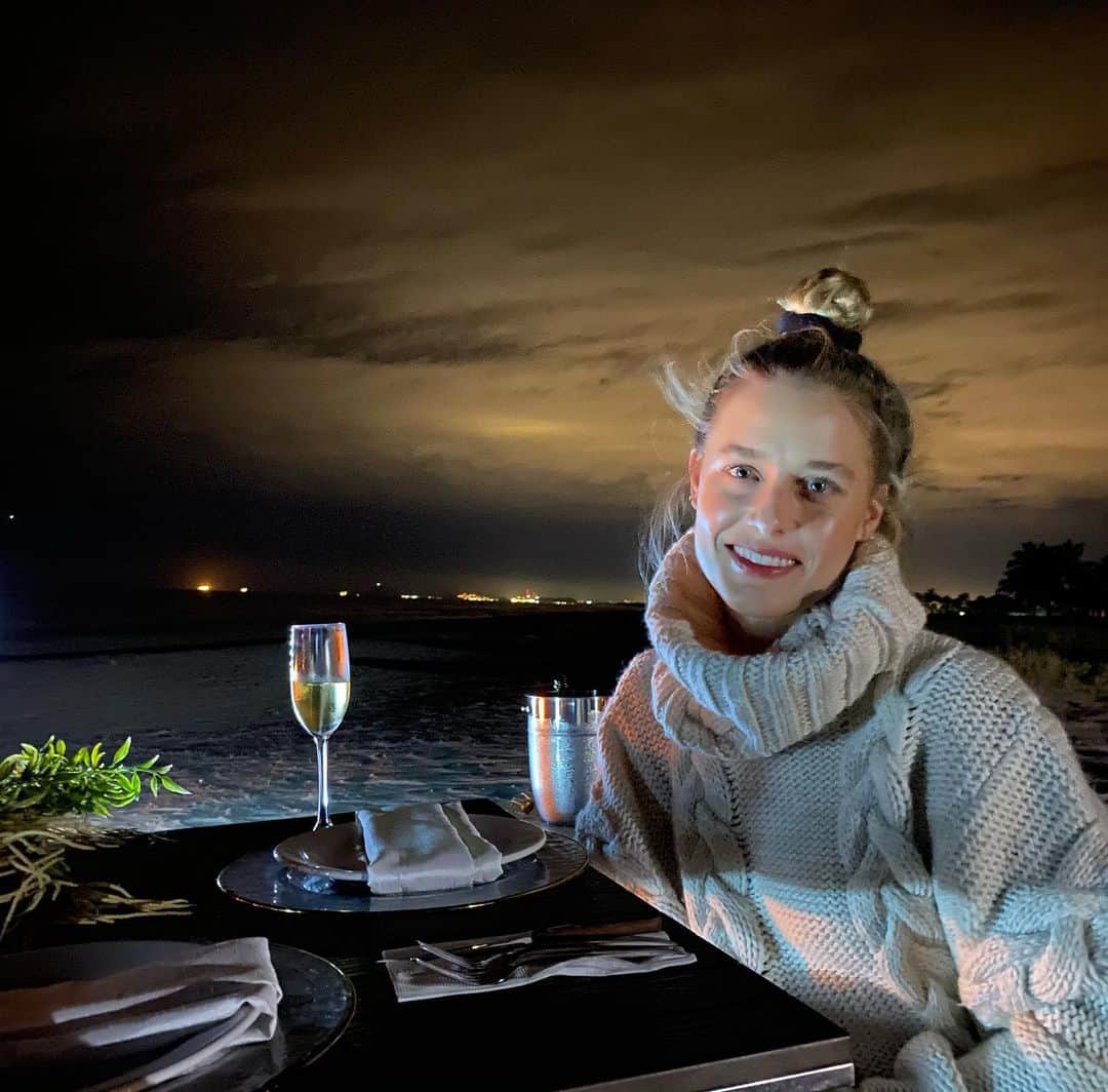 ピーター・ファシネリのインスタグラム：「A Magical night with this incredible woman. A Perfect ending to 2019.  #mazatlan #nofilter #2020Vision」