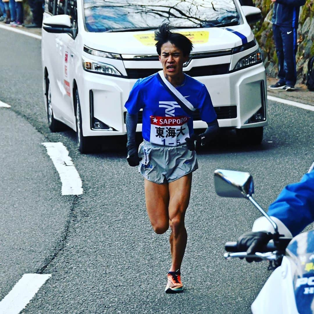 東海大学（公式）さんのインスタグラム写真 - (東海大学（公式）Instagram)「【箱根駅伝5区】 西田選手4位でゴール🏃‍♂️✨ トップと3分22秒差です‼️ 明日の巻き返しを期待します💪 チーム一丸となってめざせ2連覇😻 鬼塚選手、塩澤選手、西川選手、名取選手、西田選手本当にお疲れ様でした✨ #東海大学#箱根駅伝#鬼塚翔太#塩澤稀夕#西川雄一朗#名取燎太#西田壮志#Gotokai」1月2日 13時27分 - tokai_univ_