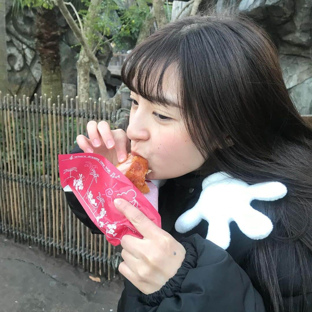 柿原桃里さんのインスタグラム写真 - (柿原桃里Instagram)「大晦日に🐭🐭 お昼ポカポカできもちよかった〜 #disneysea #disney  #ターキーレッグ #👐」1月2日 13時50分 - toori_moo_