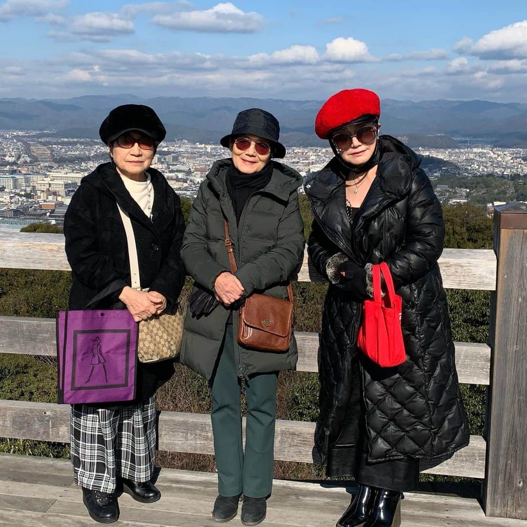 末成由美さんのインスタグラム写真 - (末成由美Instagram)「京都市を一望、東山青龍殿‼️姉妹で！」1月2日 14時28分 - yumisuenari