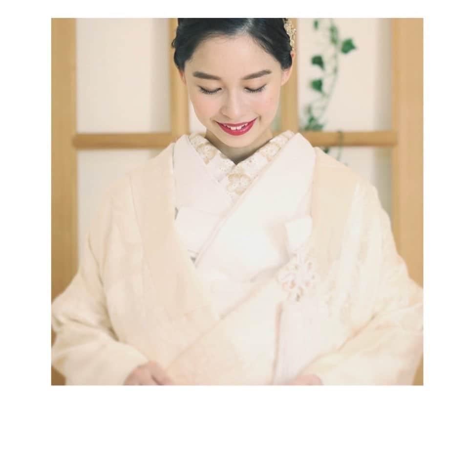 赤神幸依のインスタグラム：「. 明けましておめでとうございます。今年もよろしくお願いいたします🎍  昨年、前撮りで白無垢を着たときの写真で☺️」