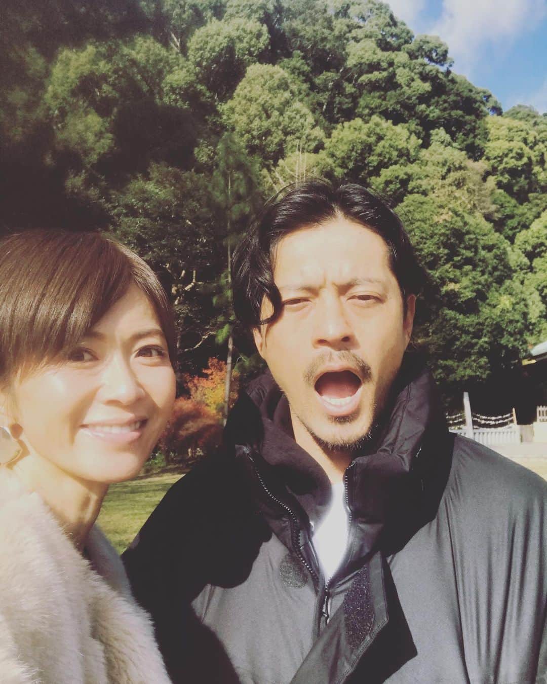 畑野ひろ子のインスタグラム：「家族で初詣⛩  #静岡 #護国神社 #初詣 #家族でおみくじ」