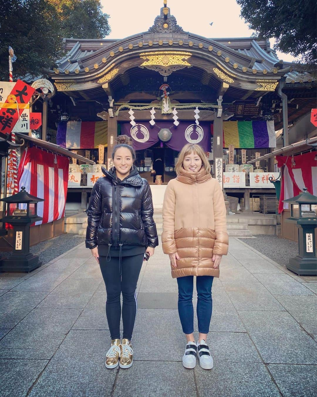 木村真野・紗野さんのインスタグラム写真 - (木村真野・紗野Instagram)「🎍令和二年🎍🇯🇵. 新年明けましておめでとうございます. . 今年も宜しくお願い致します👏👏. . 年明けは毎年恒例の豊川稲荷🦊. . . #豊川稲荷　#豊川稲荷東京別院  #赤坂　#新年明けましておめでとうございます #謹賀新年　 #newyear #2020年　#2020 #japan #tokyo #happynewyear2020 #今年もよろしく　#令和二年　#木村真野紗野　#mayasaya #シンクロ　#アーティスティックスイミング　#artisticswimming #twins #双子　#adidas #アディダス　#サカイ　#sacai #HERNO #良い年になりますように　#仲間たちと　#良い年にする　#まや　#さや」1月2日 15時16分 - mayasaya_kimura