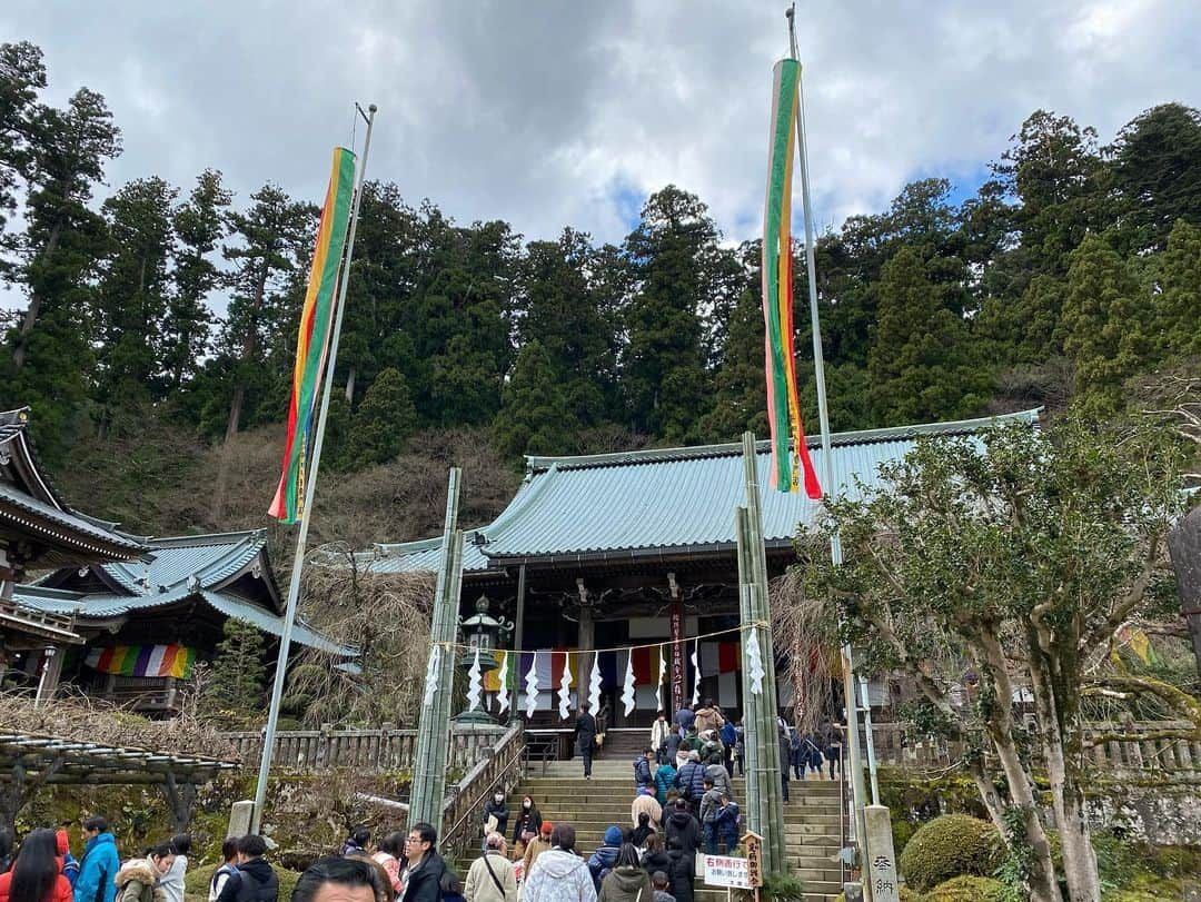 勝又優美さんのインスタグラム写真 - (勝又優美Instagram)「ここ数年、毎年恒例の初詣！！🤗 今年も笑顔いっぱいの一年になりますように！😆 #初詣#2020年  #beams#demiluxebeams  #pinggolf#beamsgolf#勝又優美 #ping#ゴルフ#ゴルフレッスン #ゴルフ女子#ゴルフ男子 #ゴルフウェア #ゴルフスイング #golfs #ゴルフ好き #golfwear#progolferslife #ゴルフ初心者 #golf#lpgaティーチングプロ#lpga #golfstagram#golfcoach #golfpro#golflesson#ゴルフコーチ#golfshot#instagolf#golfing」1月2日 15時18分 - yumi.katsumata