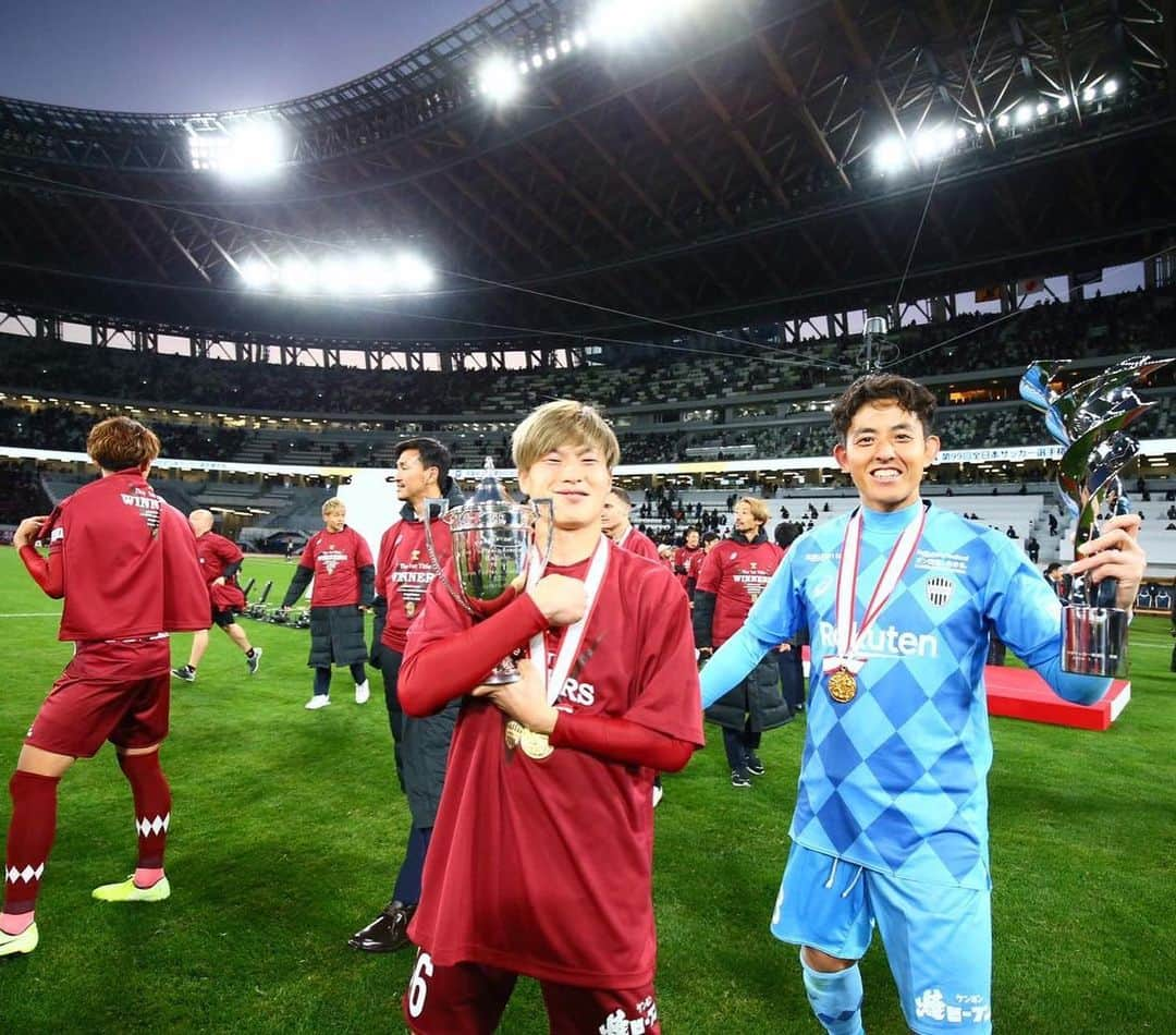 古橋亨梧さんのインスタグラム写真 - (古橋亨梧Instagram)「⚽️🏆🇯🇵」1月2日 15時22分 - kyogo_furuhashi