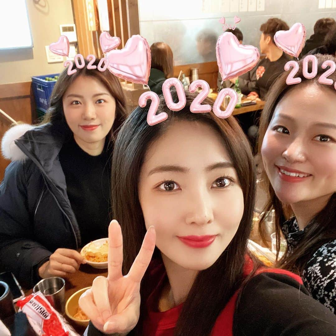 ヘミさんのインスタグラム写真 - (ヘミInstagram)「happy new year 💕 . #2020 #happynewyear  #모두건강하고행복하길」1月2日 15時41分 - yesyesyelll