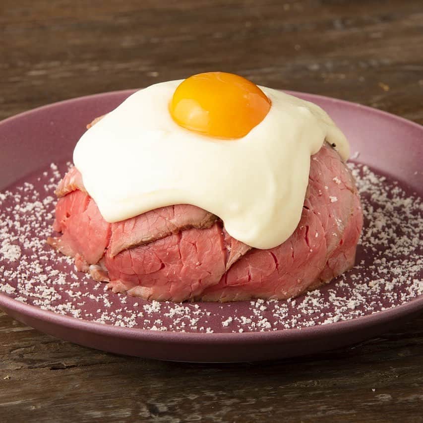 のインスタグラム：「明けましておめでとうございます！ PITTAVERN栄店のみゆきです！  当店は本日から営業しております！ 1/3から1/5は12時から！！ ぜひお買い物の合間に当店でお食事をどうぞ！  本年もPITTAVERN栄店をよろしくお願いいたします☺️ 皆様のご来店お待ちしております！」