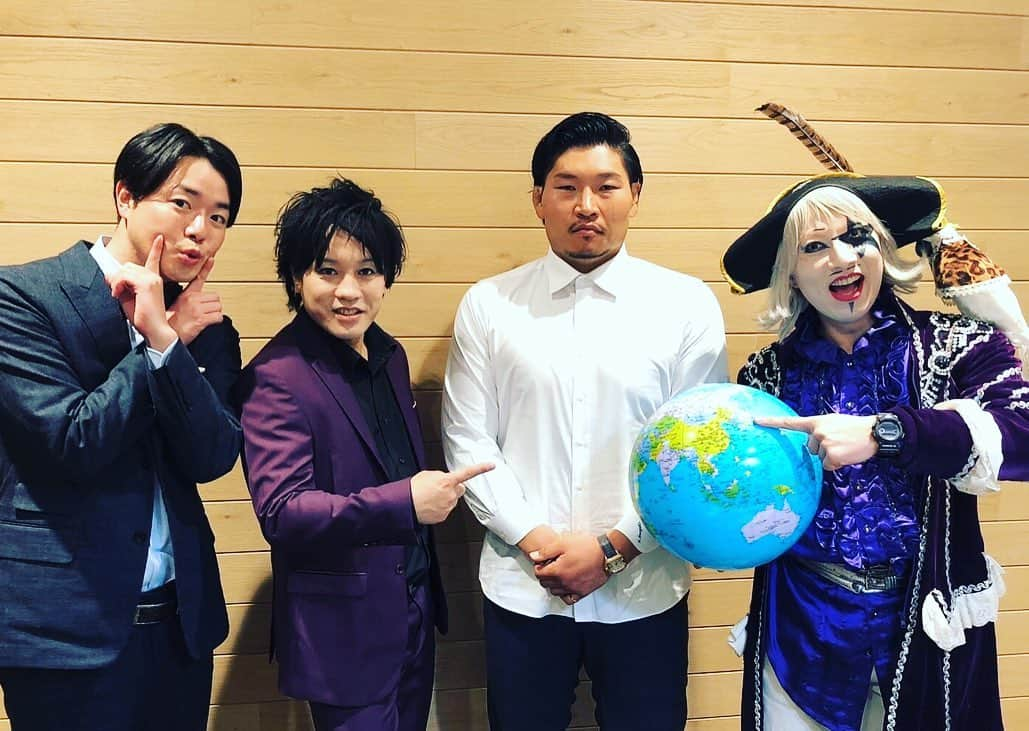 しゅうぺいさんのインスタグラム写真 - (しゅうぺいInstagram)「ラグビー日本代表の稲垣啓太選手とおくんなましー✨ M-1の時もぺこぱ好きと言って下さりありがとうございました😊  #稲垣啓太 選手 #ラグビー日本代表  #ラグビー #ゴージャス さん #ぺこぱ #サンミュージック #おくんなましー #シュウペイポーズ #笑わない男」1月2日 15時59分 - pekopa.shupei