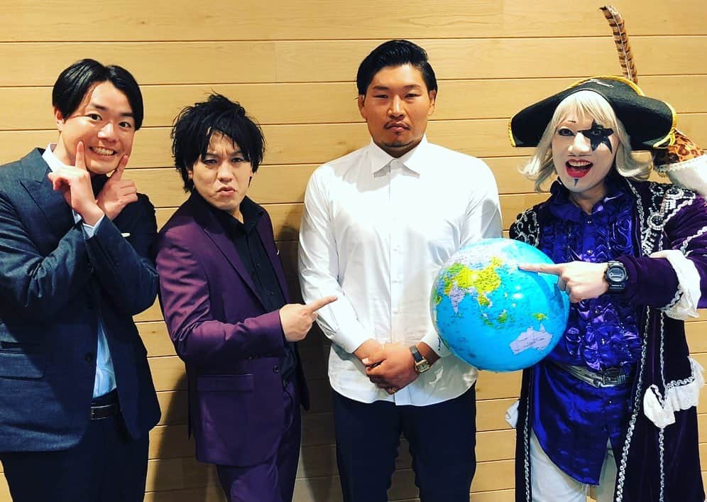 しゅうぺいさんのインスタグラム写真 - (しゅうぺいInstagram)「ラグビー日本代表の稲垣啓太選手とおくんなましー✨ M-1の時もぺこぱ好きと言って下さりありがとうございました😊  #稲垣啓太 選手 #ラグビー日本代表  #ラグビー #ゴージャス さん #ぺこぱ #サンミュージック #おくんなましー #シュウペイポーズ #笑わない男」1月2日 15時59分 - pekopa.shupei