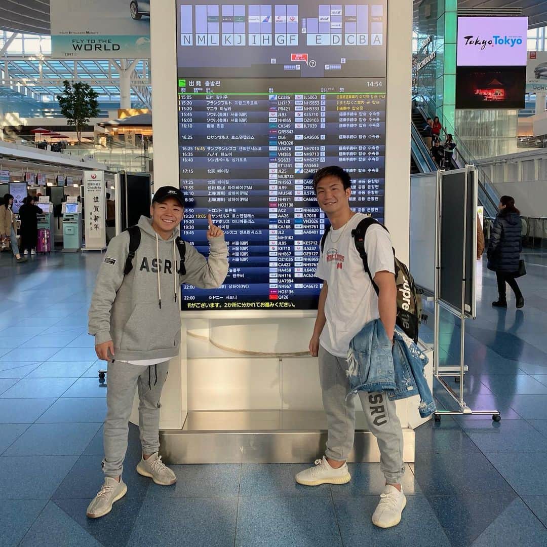 武尊さんのインスタグラム写真 - (武尊Instagram)「今日からアメリカ合宿へ🇺🇸✈️ ３月の試合に向けて 最高の心と体作りに行ってきます。 with @shintaro.matsukura」1月2日 16時25分 - k1takeru