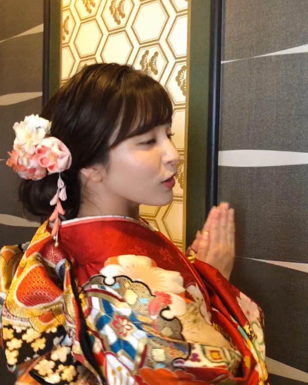 角谷暁子さんのインスタグラム写真 - (角谷暁子Instagram)「寄席、ご覧いただけましたか？  お笑いが大好きなので あの浅草演芸ホールに お邪魔できることが ううううれしくて！！ 興奮して沢山写真を撮りました キメ顔に至るまでの流れです  未だに余韻に浸っています 初笑い、完了です！  #新春お笑い名人寄席」1月2日 16時36分 - kadoya_akiko