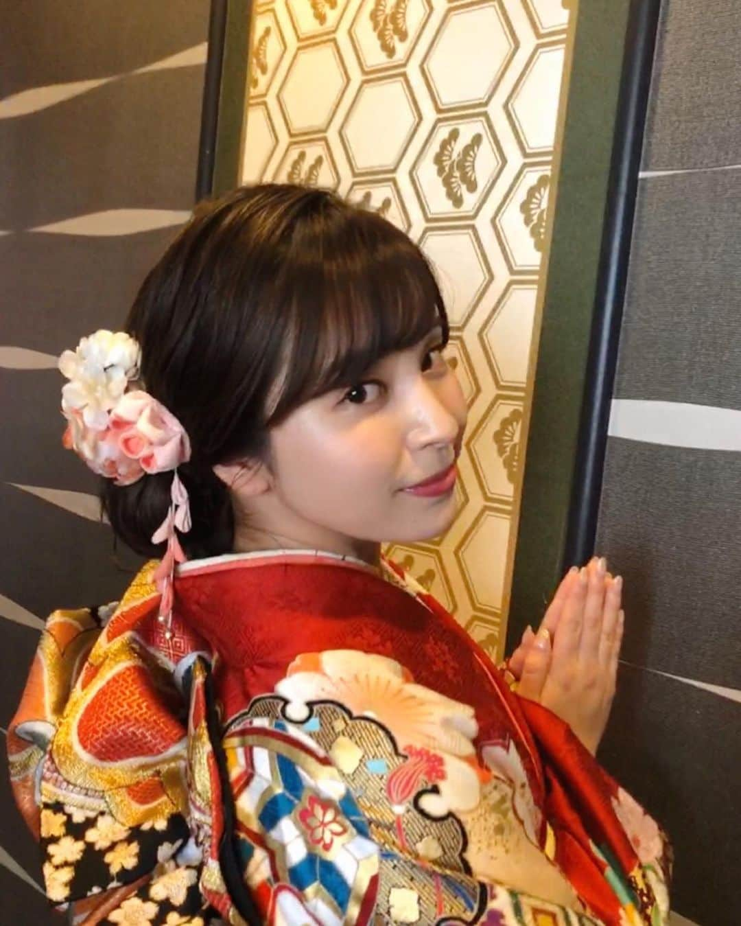 角谷暁子さんのインスタグラム写真 - (角谷暁子Instagram)「寄席、ご覧いただけましたか？  お笑いが大好きなので あの浅草演芸ホールに お邪魔できることが ううううれしくて！！ 興奮して沢山写真を撮りました キメ顔に至るまでの流れです  未だに余韻に浸っています 初笑い、完了です！  #新春お笑い名人寄席」1月2日 16時36分 - kadoya_akiko