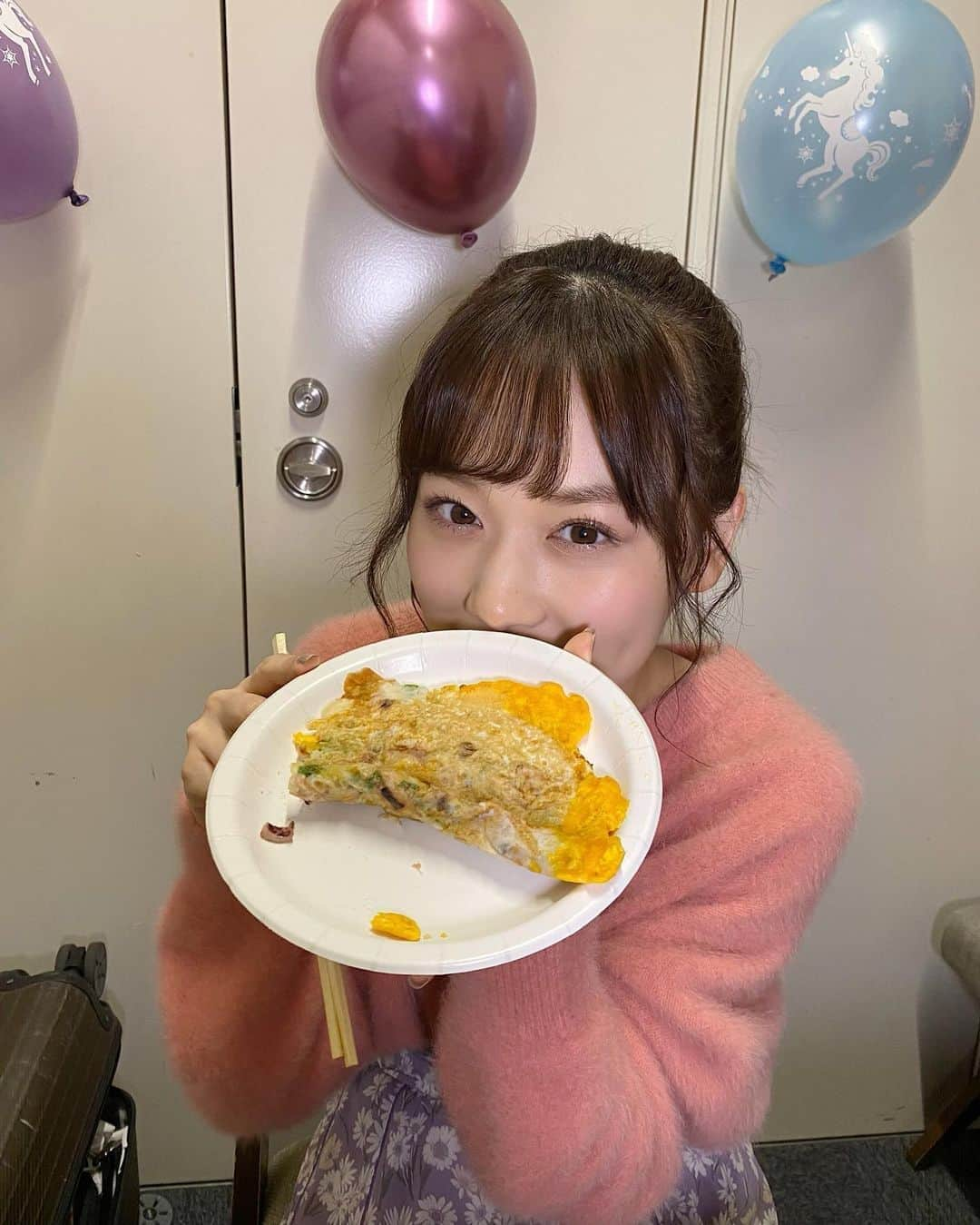 山下美月さんのインスタグラム写真 - (山下美月Instagram)「大阪ではロマンティックなイカ焼きも堪能しました😋💕﻿ ﻿ 動画はTwitter【mizuki1st_paris】チェックしてくださいね😘﻿ ﻿ #山下美月1st写真集﻿ #忘れられない人」1月31日 19時57分 - yamashitamizuki1st