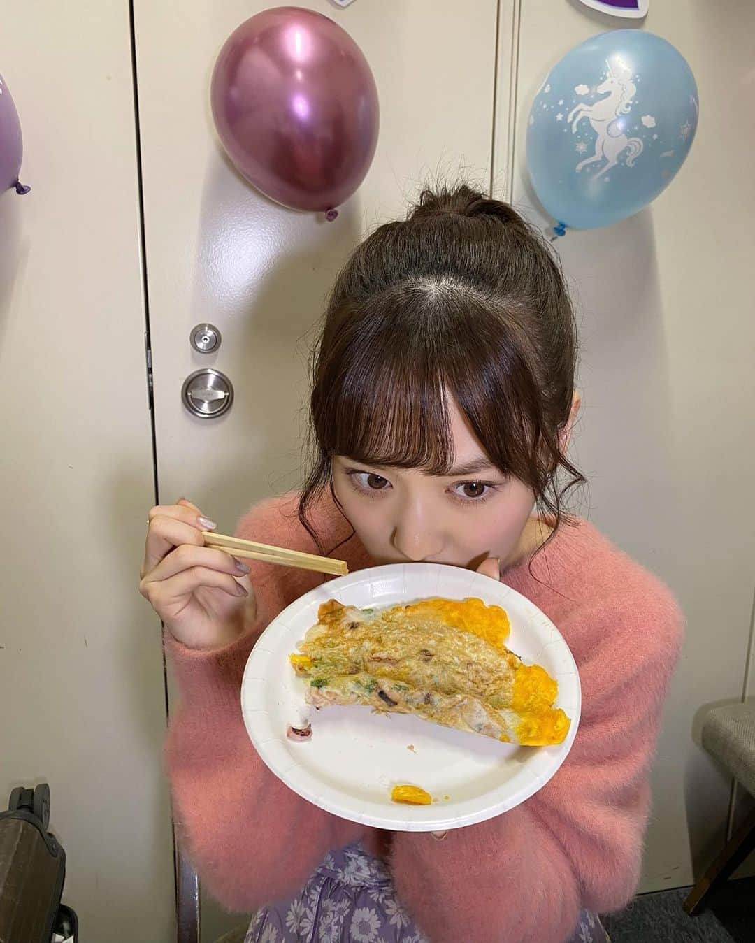 山下美月さんのインスタグラム写真 - (山下美月Instagram)「大阪ではロマンティックなイカ焼きも堪能しました😋💕﻿ ﻿ 動画はTwitter【mizuki1st_paris】チェックしてくださいね😘﻿ ﻿ #山下美月1st写真集﻿ #忘れられない人」1月31日 19時57分 - yamashitamizuki1st