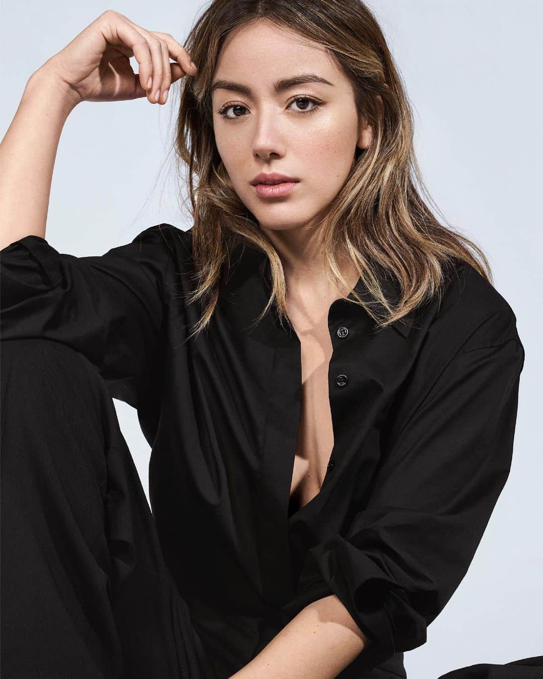 クロエ・ベネットのインスタグラム：「Oh hey there friends...I’m excited to finally announce that I am joining @emmaroberts @lauraharrier and @brunamarquezine as the face of ALIVE, the new female fragrance by @boss! More to come in March, stay tuned… #FeelALIVE (!!!!!)」