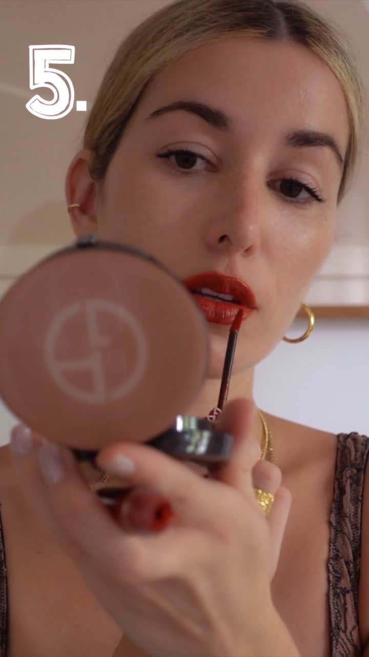 カルメン・ハミルトンのインスタグラム：「I fall in love with new products from time to time, but there are a few that will always be mainstays in my makeup bag. These 5 @armanibeauty products are my favourite from their entire collection (also love the Power Fabric liquid foundation but I've featured that in other videos). Do you use/love any of these? Let me know in the comments ❤️ #armanibeauty」