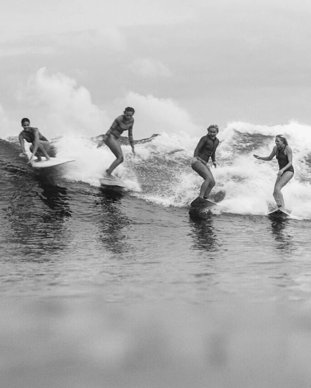 ローラ・エンバーさんのインスタグラム写真 - (ローラ・エンバーInstagram)「Action lol 💃🏼 @billabongwomens #billabongsurfcapsule @woodygphoto」1月31日 20時08分 - lauraenever