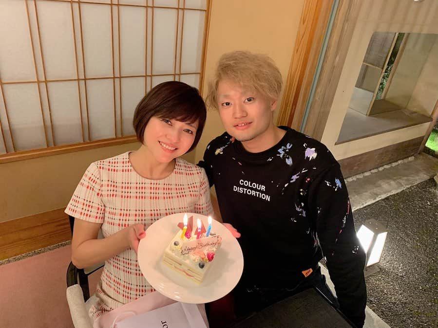 中村福之助さんのインスタグラム写真 - (中村福之助Instagram)「先日、母の誕生日でした！﻿ 久しぶりに家族で集まってお祝い🎂﻿ そして、今日博多に入り﻿ 稽古が始まっております💨﻿ 『新版オグリ』﻿ 演出が大幅に変わって﻿ 演舞場をご覧になった方も楽しんでいただけると思います！﻿ どうなっていくのでしょうか…﻿ ﻿ ﻿ #中村福之助 #歌舞伎 #スーパー歌舞伎 #新版オグリ #博多座 #中村芝翫 #三田寛子 #中村橋之助 #中村歌之助」1月31日 20時17分 - fukunosuke_3