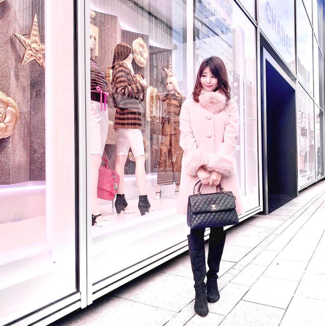 Ayakaさんのインスタグラム写真 Ayakainstagram 寒くなったかと思ったら 気温が上がったり いつも出かけるときの温度調整 ミスしてます 今年の展示会でつけた お気に入りのコート あとどのくらい着られるかな デビュードフィオレ ココハンドル