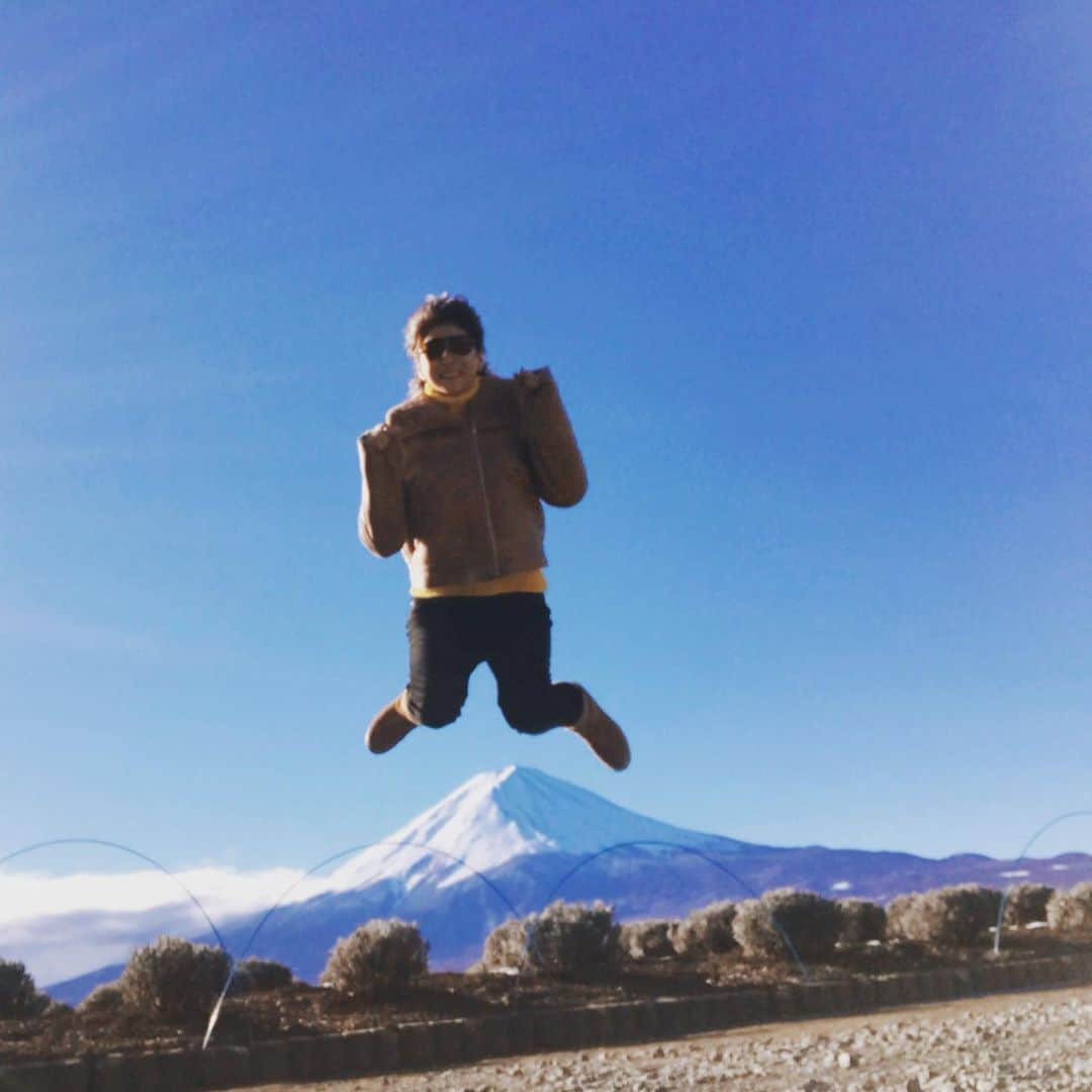 益子直美さんのインスタグラム写真 - (益子直美Instagram)「早起きして河口湖へ！ 富士山ジャンプ！  #富士山  #河口湖  #母の白滝」1月31日 20時35分 - naomi.masuko