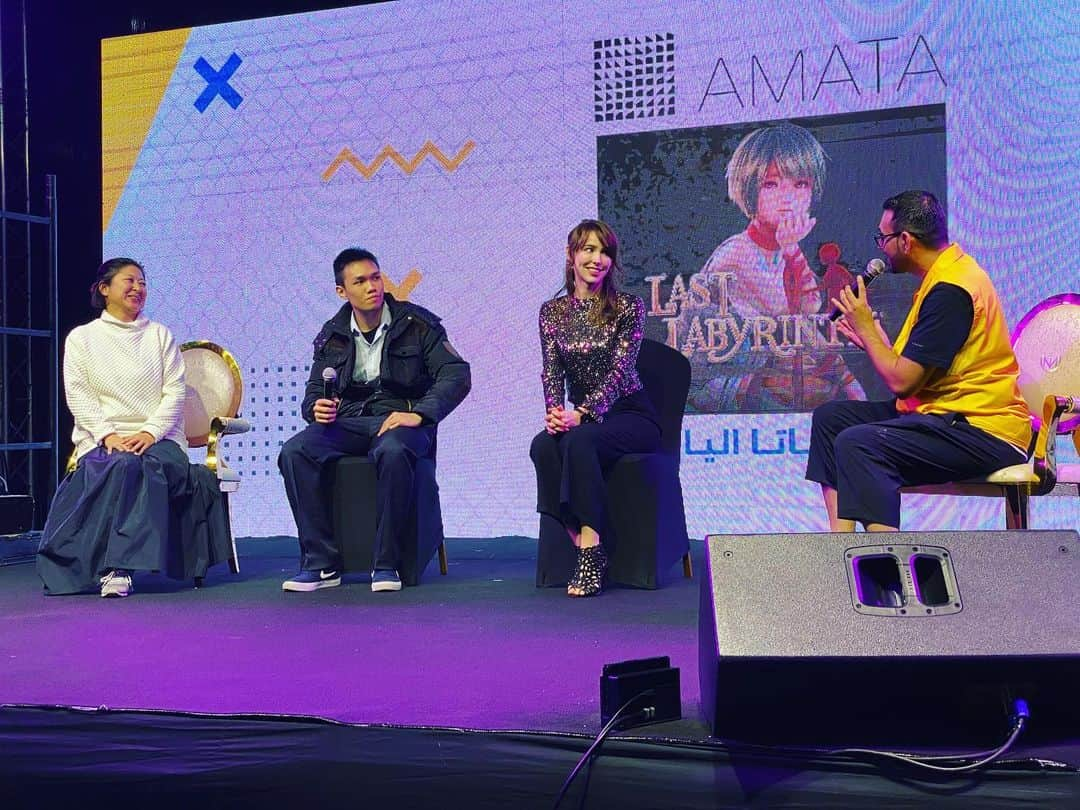 ステファニー・ヨーステンさんのインスタグラム写真 - (ステファニー・ヨーステンInstagram)「Q&A about Last Labyrinth at @comicconkuwait with Miho and Dimitri from the Amata team ✨ @lastlabyrinth #vr #comiccon #lastlabyrinth #amata #psvr @mickymactroy」1月31日 20時36分 - stefaniejoosten