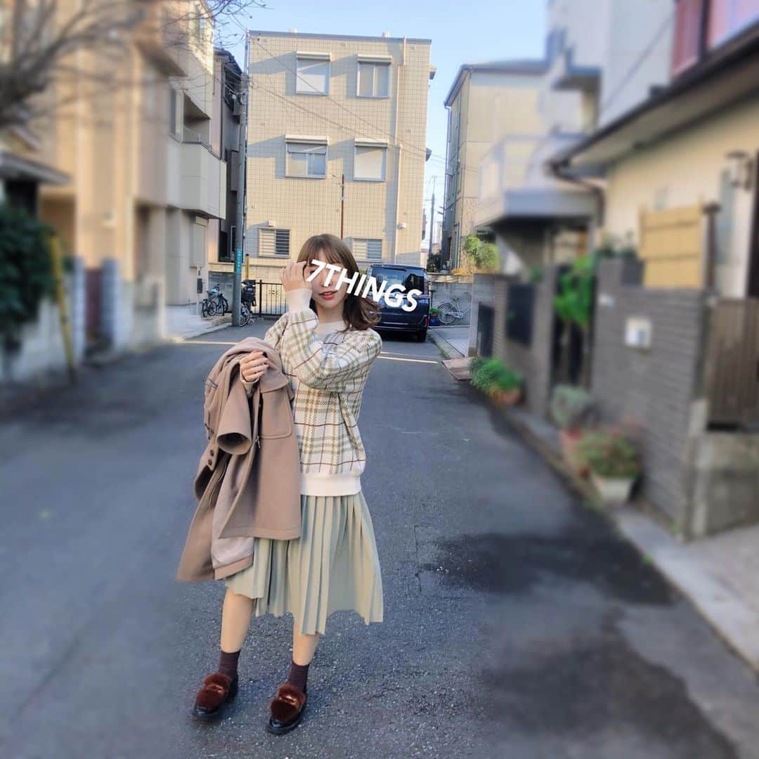 木村ミサのインスタグラム：「どうやら最近グリーンにばかり目がいってしまう🌿﻿ ﻿ 前も質問あったこのお洋服は﻿ @7things.official 🤏﻿ ﻿ ﻿ スカートとセットで着回ししやすいので﻿ 重宝してます﻿ 韓国のショップはプチプラなのにかわいくて優秀だから優しいので最近よく買ってる🏊‍♂️﻿ ﻿ ﻿ あまりにも半目すぎたので顔はご想像にお任せします﻿ ＿＿＿＿＿＿＿＿＿＿＿＿＿＿＿＿＿＿﻿ #7things #ootd #fashion #outfit #green ﻿ #韓国ファッション #コーデ　#セットアップ﻿ #오오티디 #데일리룩 #패션﻿」