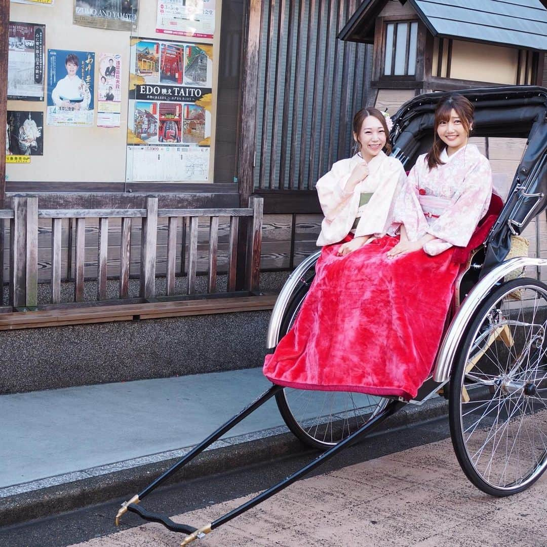 橘珠里さんのインスタグラム写真 - (橘珠里Instagram)「❁︎👘❀🏮❀👘❁︎ ⋆ ⋆ 先日ゆうちゃんと #お着物 で #浅草デート をしました♡ ⋆ ⋆ 生まれて初めての #人力車 にも乗って、お姫様気分☺️🌸笑 ⋆ ⋆ 人力車の上からだと、普段の景色とはまた違った浅草を見ることができました✨ ⋆ ⋆ 私たちが今回乗った人力車は、#アソビュー ( @asoview )のサイトから予約した #えびす屋 ( @ebisuyaasakusa )さんのものです🎶 ⋆ ⋆ 太陽の眩しい場所では、日よけの屋根を出してくださったり、おすすめの #フォトスポット や浅草のグルメ情報 も教えてくださいました✨ ⋆ ⋆  この日撮ったお気に入り写真、たくさんあるので又投稿します👘✨ *----*----*----*----*----* #浅草 #人力車えびす屋 #えびす屋浅草 #着物 #着物女子 #着物コーディネート #着物コーデ #着物ヘア #着物ヘアアレンジ #ピンク着物 #浅草着物レンタル #レンタル着物 #梨花和服 #梨花和服浅草  #あさくさ #浅草観光 #着物女子会 #浅草フォトスポット #asoview公式アンバサダー #asoview #asakusa #rickshaw #asakusatokyo #tokyo」1月31日 20時40分 - jurinu