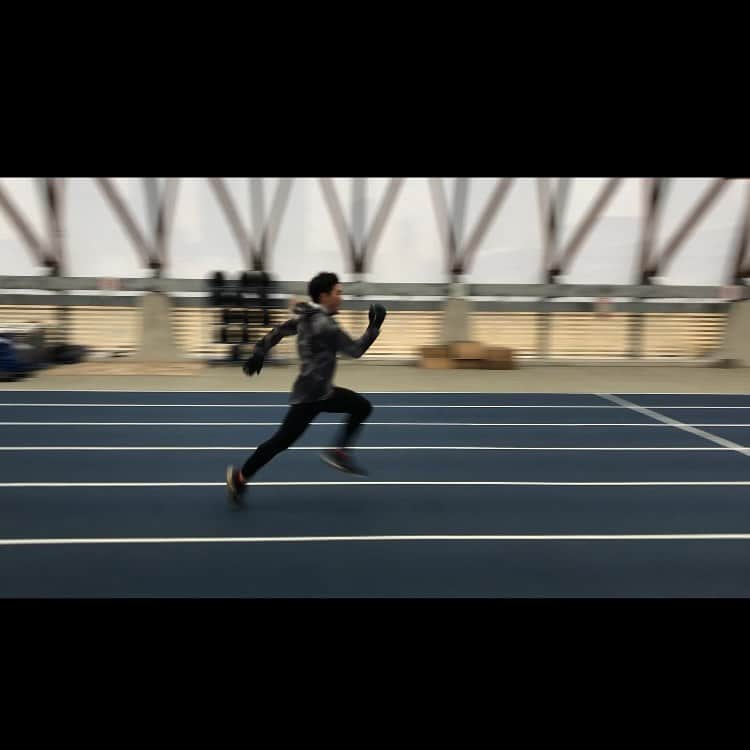 江幡塁のインスタグラム：「今年は環境を変えてのトレーニングにも力を入れています。 一歩ずつ確実に前にいく。  早く走るのにも一歩のフォームがとても大切。丁寧に積み重ねて、焦らず思いきり良く。  ラントレから学ぶものは無限でした！！本当にありがとうございました! @daisuke.sat0  #kickboxing #twins #championtwins #running #training  Recently, I have been working on a lot of training.  I learned something very important from running training. I want to improve my training and my life. I'm steadily making progress step by step.」