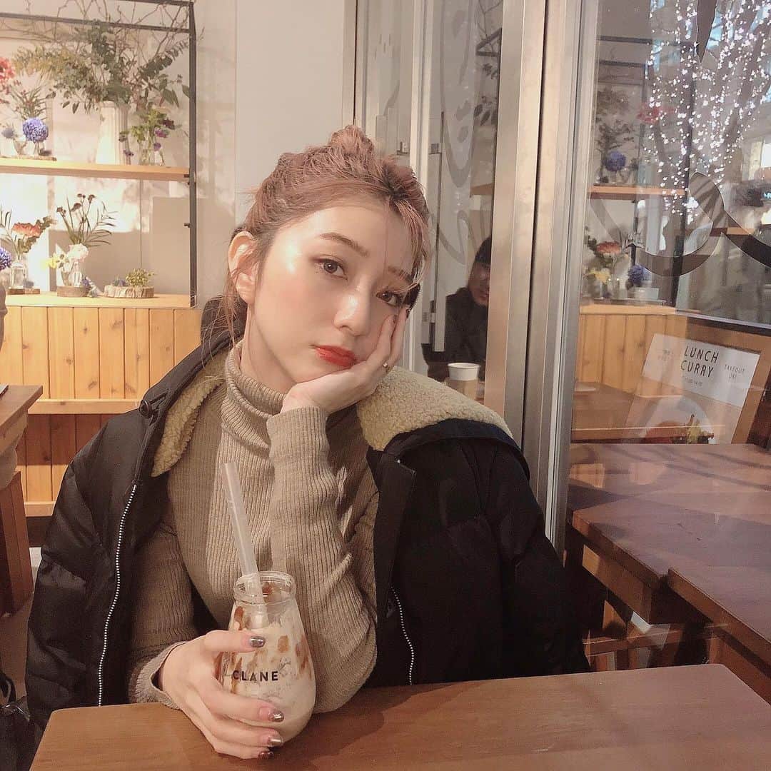 松尾 瞳さんのインスタグラム写真 - (松尾 瞳Instagram)「. パニちゃんライブの帰り、 期間限定でやってたCLANEカフェ☕️ . ５年ぶりのパニちゃん最高すぎて幸せで１週間くらいは余韻浸れた、、 @tiffanyyoungofficial 🙏🏻💖🌈🌈🌹 . #CLANE #丸の内カフェ」1月31日 20時43分 - hitomimatsuo.09