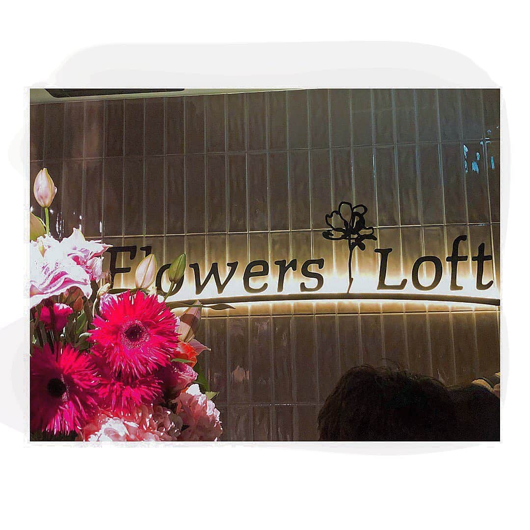鎌田紘子さんのインスタグラム写真 - (鎌田紘子Instagram)「こひぴっぴと、いつもお世話になってるロフトさんの新店が下北沢にできた！！ライブハウス〜、flowersloftのレセプションパーティー行った！とっても綺麗でお洒落空間だった。（こももいたよ！） #flowersloft #ロフト　#ライブハウス　#レセプションパーティー」1月31日 20時48分 - hirokokamata12