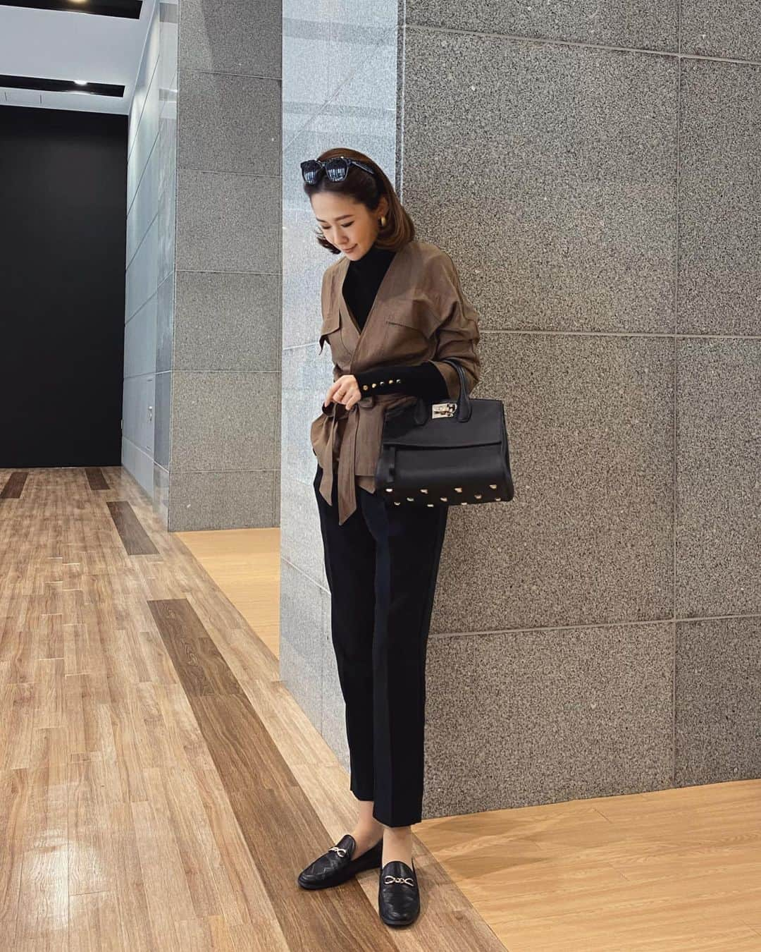 MAICOさんのインスタグラム写真 - (MAICOInstagram)「#outfit  Jacket & Knit... @titivatejp Bag... @ferragamo  春に着ようと思っているジャケットですが、タートルを合わせて今から着ています。 春は麻のワイドパンツに合わせたい✨  #ファッション#コーディネート#ティティベイト#麻混サファリライトジャケット #titivate#titivatestyle#ferragamostudiobag#ootd」1月31日 20時49分 - maico0327