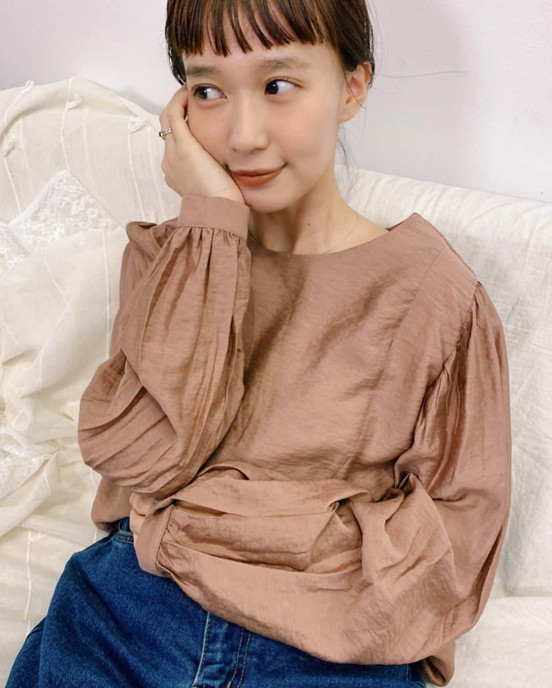 柴田紗希さんのインスタグラム写真 - (柴田紗希Instagram)「最近の #しばメイク💄 @addictionbeauty_official  のチークスティック アルガンツリー　13番 とてもおすすめ！！！ 思えば二本目だ。絶妙な色をしてくれるこのカラーが気に入ってて、最近はおなじみ　@celvoke.jp のインフィニトリーカラー02 と重ね付けしてるよ♡ とくに5枚目がアルガンツリー13番のカラーで分かりやすいよ💋」1月31日 20時50分 - shibasaaki