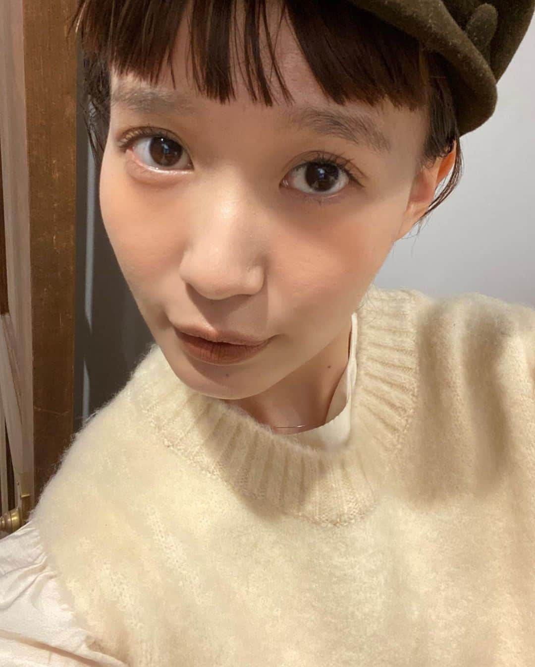 柴田紗希さんのインスタグラム写真 - (柴田紗希Instagram)「最近の #しばメイク💄 @addictionbeauty_official  のチークスティック アルガンツリー　13番 とてもおすすめ！！！ 思えば二本目だ。絶妙な色をしてくれるこのカラーが気に入ってて、最近はおなじみ　@celvoke.jp のインフィニトリーカラー02 と重ね付けしてるよ♡ とくに5枚目がアルガンツリー13番のカラーで分かりやすいよ💋」1月31日 20時50分 - shibasaaki